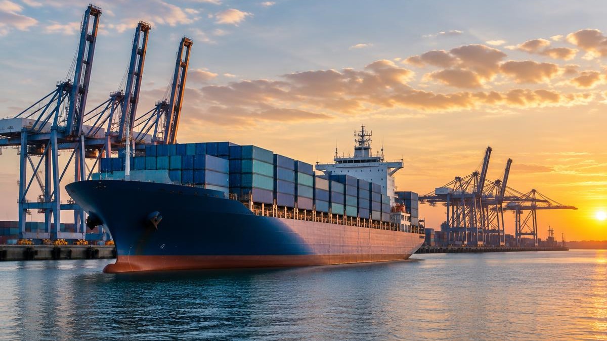 Global Shipping Logistics: Container Volume to Rotterdam, Houston